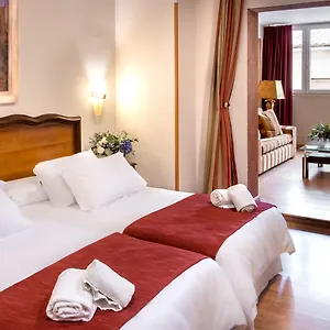 Reina Cristina Hotel 3*