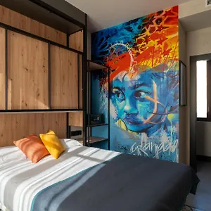 The House Elvira Hostel